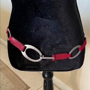 Suzi Roher silver metal oval stretch adjustable belt maroon red bands